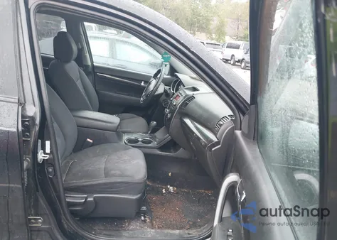 2011 Kia Sorento Lx z USA, uszkodzony, nr VIN 5XYKTCA13BG142428